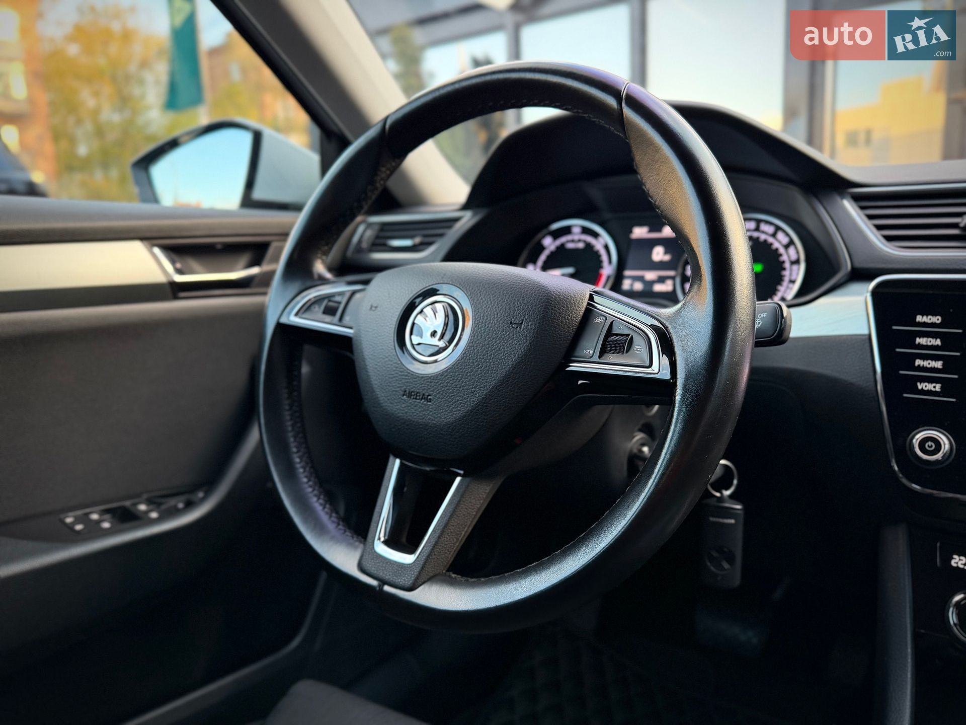 Skoda Superb 2019 VIN TMBAJ6NP4KB300223 фото оголошення 42 з 48