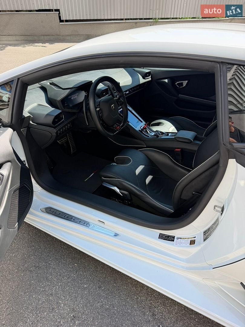 Lamborghini Huracan EVO 2021 VIN ZHWUF5ZF6MLA16836 фото оголошення 14 з 18