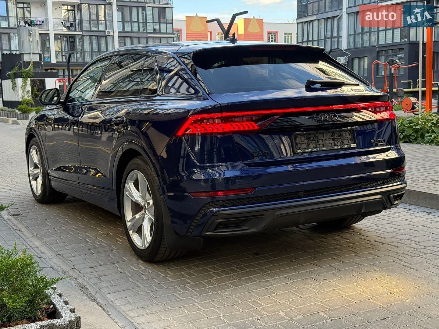 Audi Q8 2019 VIN WAUZZZF12KD045225 фото оголошення 16 з 37
