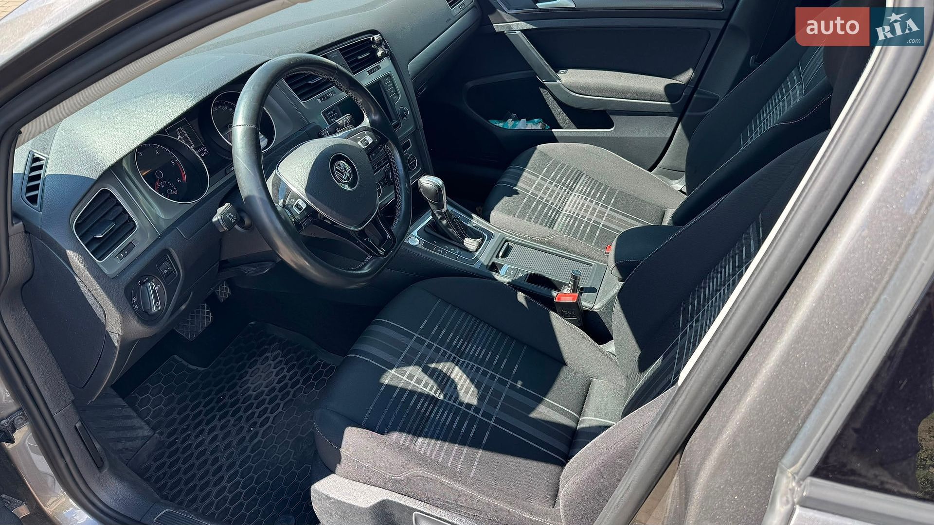 Volkswagen Golf 2015 VIN WVWZZZAUZGP541290 фото оголошення 6 з 14