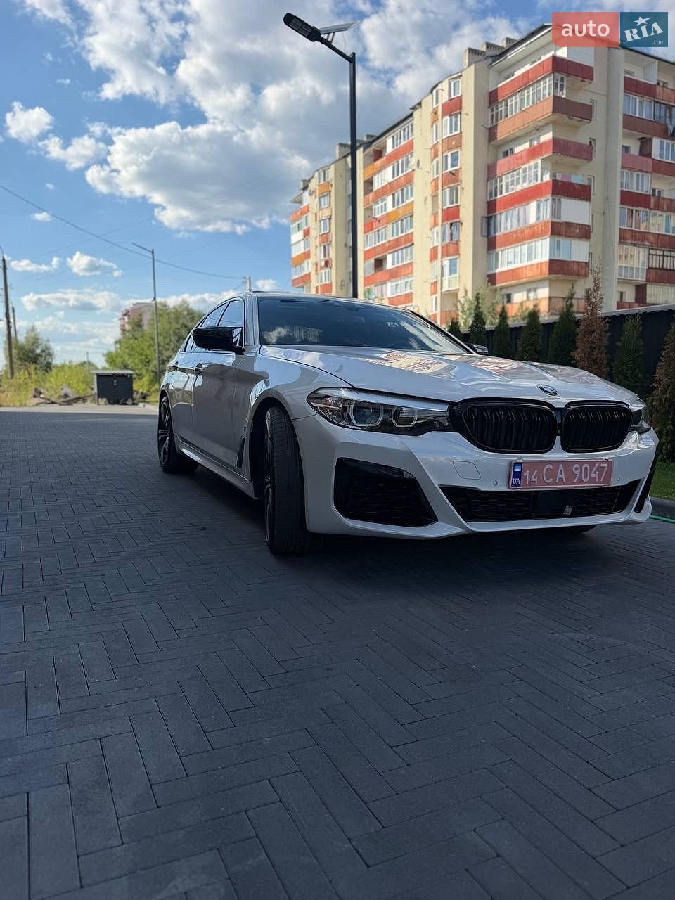 BMW 5 Series 2018 VIN WBAJA9C56JB253355 фото оголошення 3 з 25