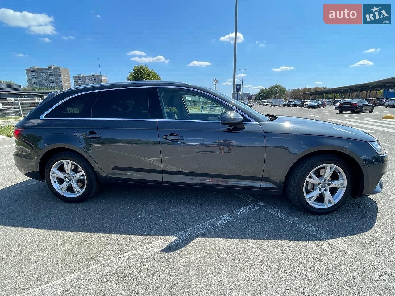 Audi A4 2018 VIN WAUZZZF41JA187429 фото оголошення 4 з 13