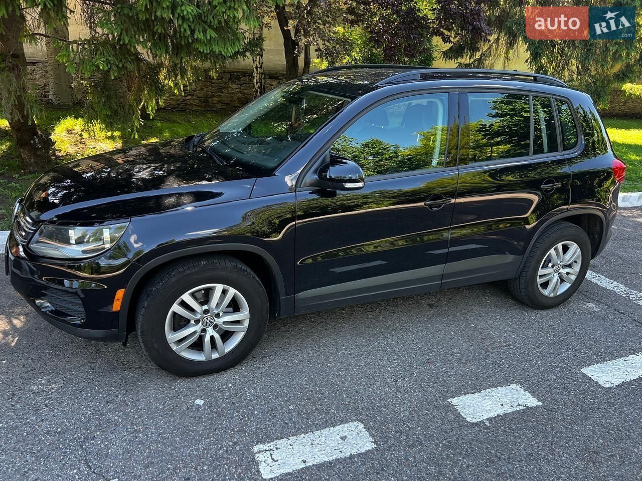 Volkswagen Tiguan 2016 VIN WVGBV7AX1HK001202 фото оголошення 2 з 10