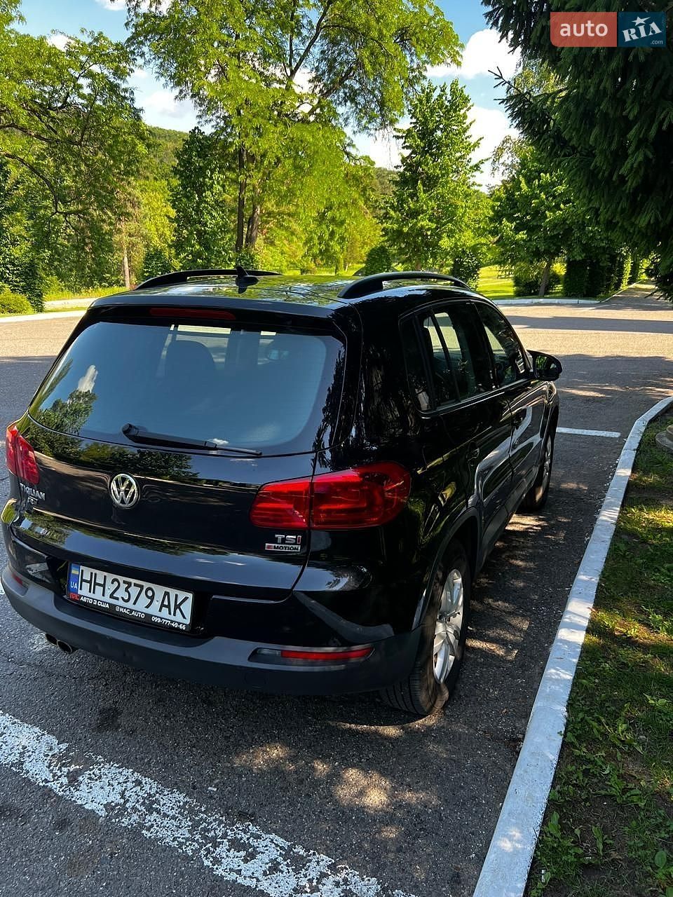 Volkswagen Tiguan 2016 VIN WVGBV7AX1HK001202 фото оголошення 3 з 10
