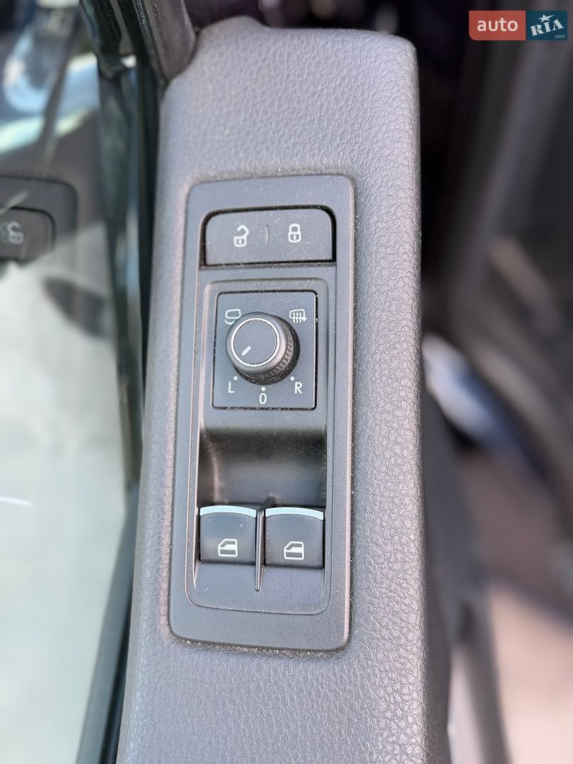 Volkswagen Multivan 2017 VIN WV2ZZZ7HZJH004161 фото оголошення 24 з 30