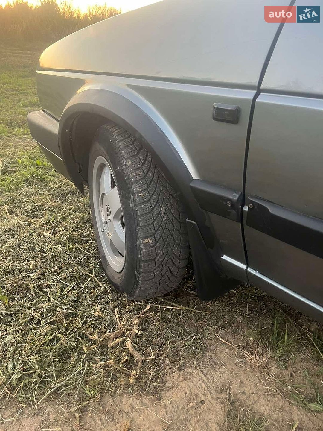 Volkswagen Jetta 1989 VIN WVWZZZ1GZKW105691 фото оголошення 10 з 10