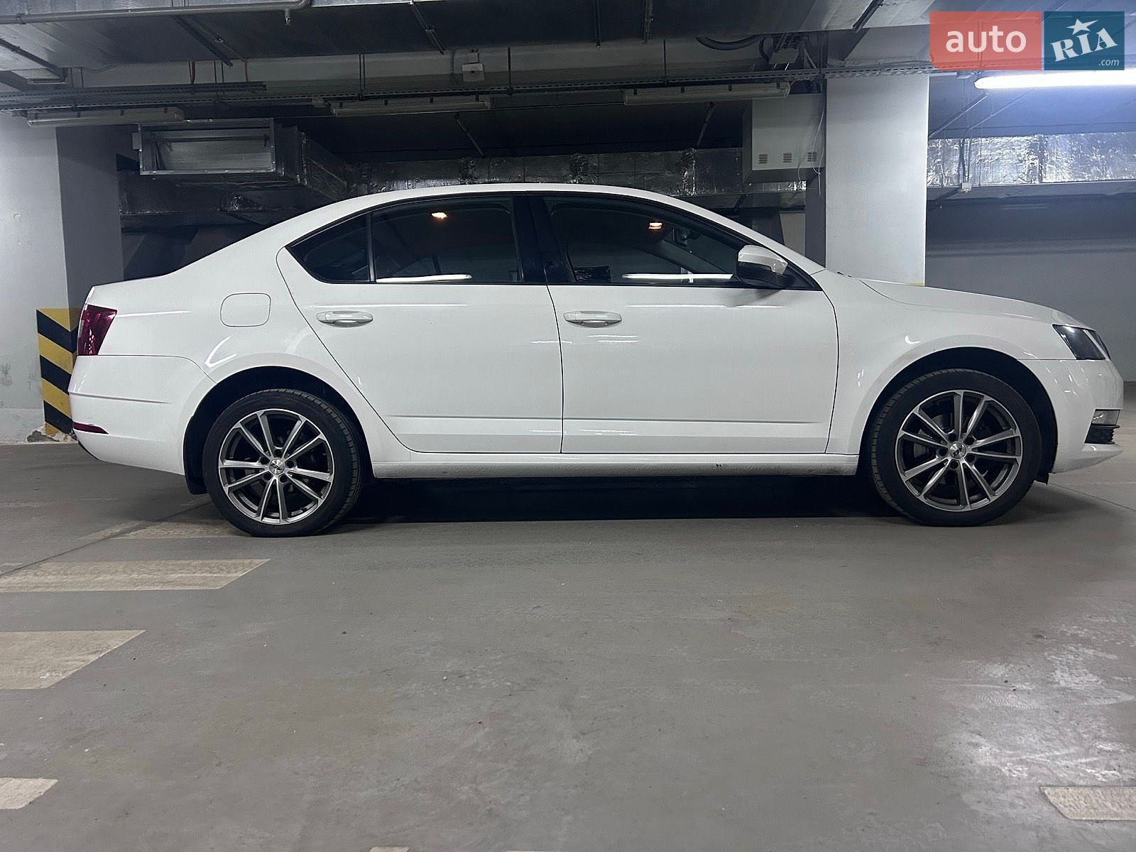 Skoda Octavia 2017 VIN TMBAC2NE2JB007694 фото оголошення 4 з 29