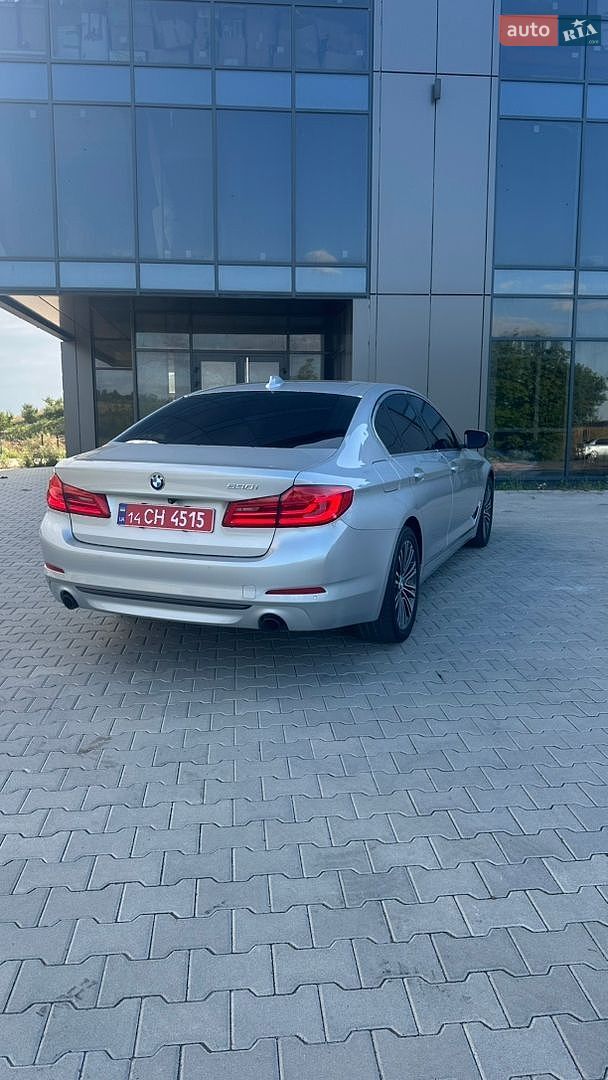 BMW 5 Series 2018 VIN WBAJA5C5XKWW08031 фото оголошення 4 з 17