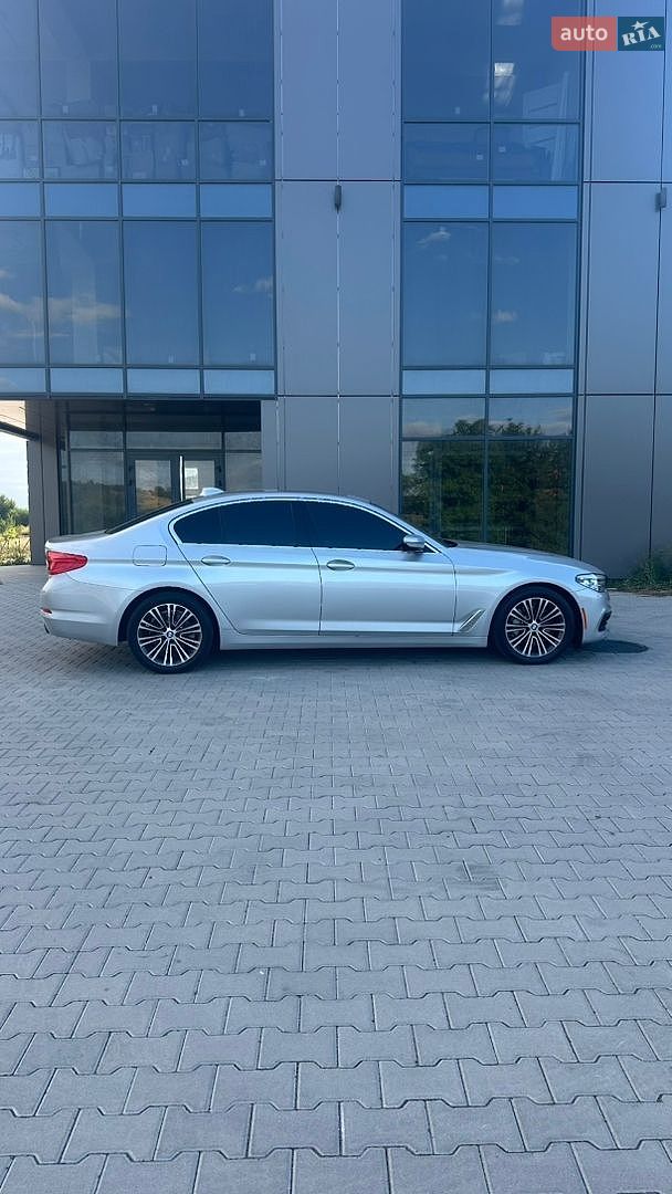 BMW 5 Series 2018 VIN WBAJA5C5XKWW08031 фото оголошення 5 з 17