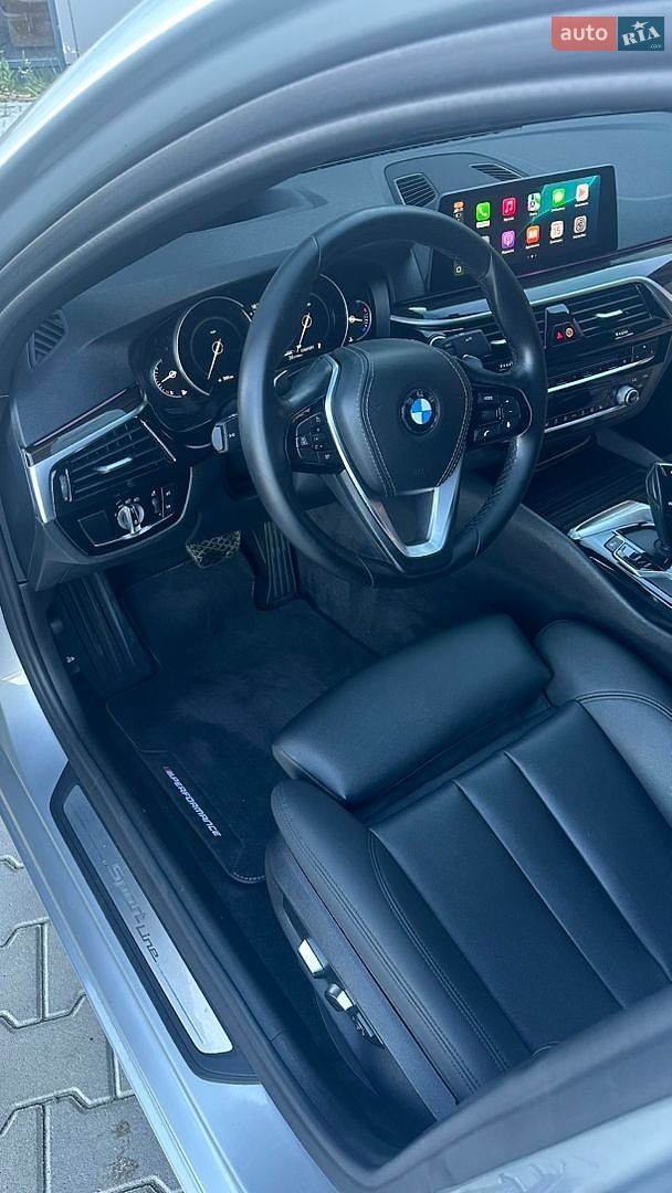 BMW 5 Series 2018 VIN WBAJA5C5XKWW08031 фото оголошення 11 з 17