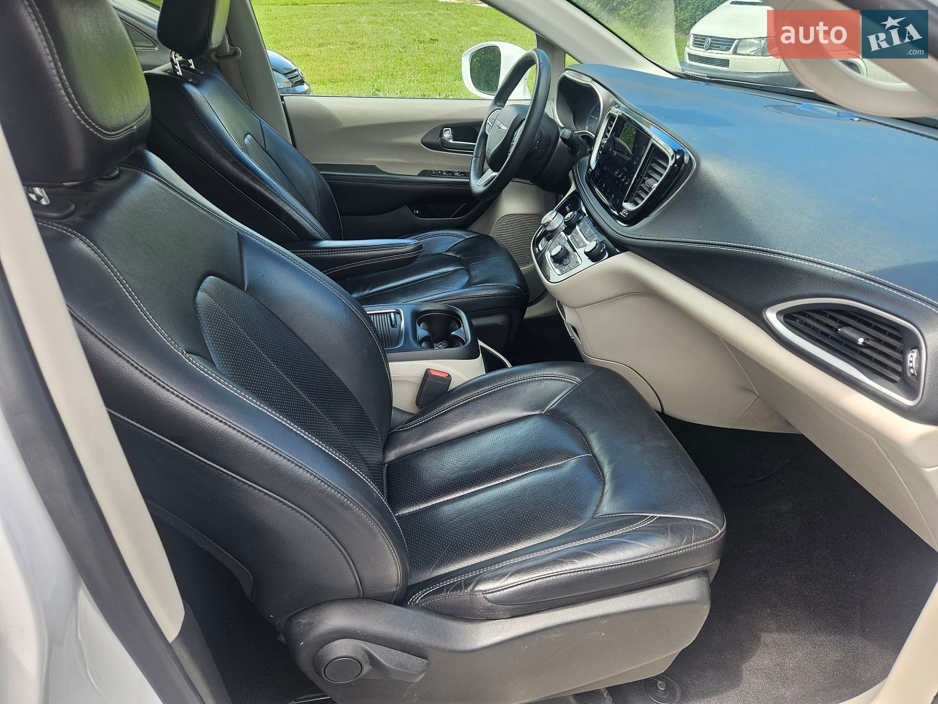 Chrysler Pacifica 2022 VIN 2C4RC1L71NR164223 фото оголошення 8 з 15