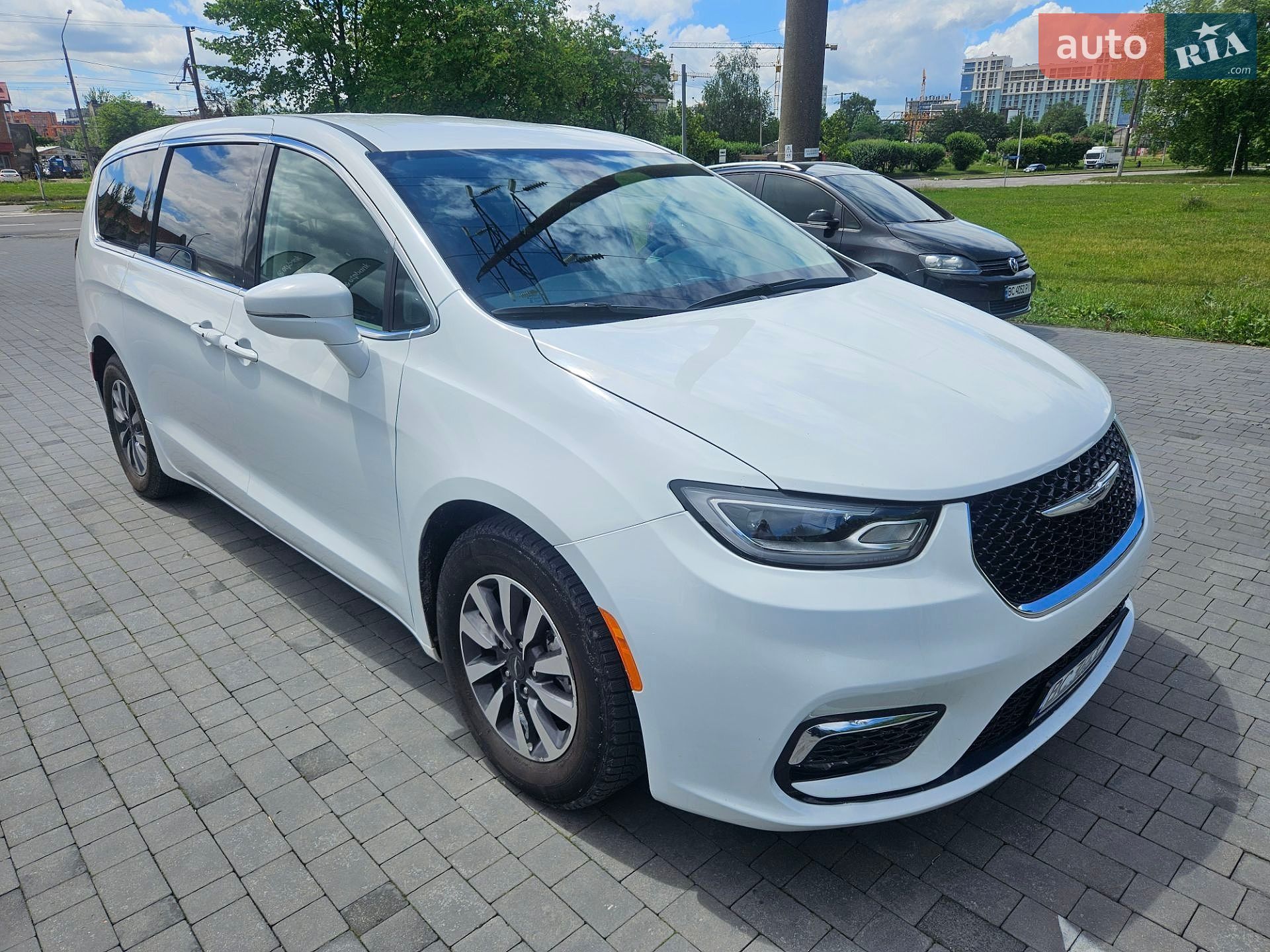Chrysler Pacifica 2022 VIN 2C4RC1L71NR164223 фото оголошення 10 з 15