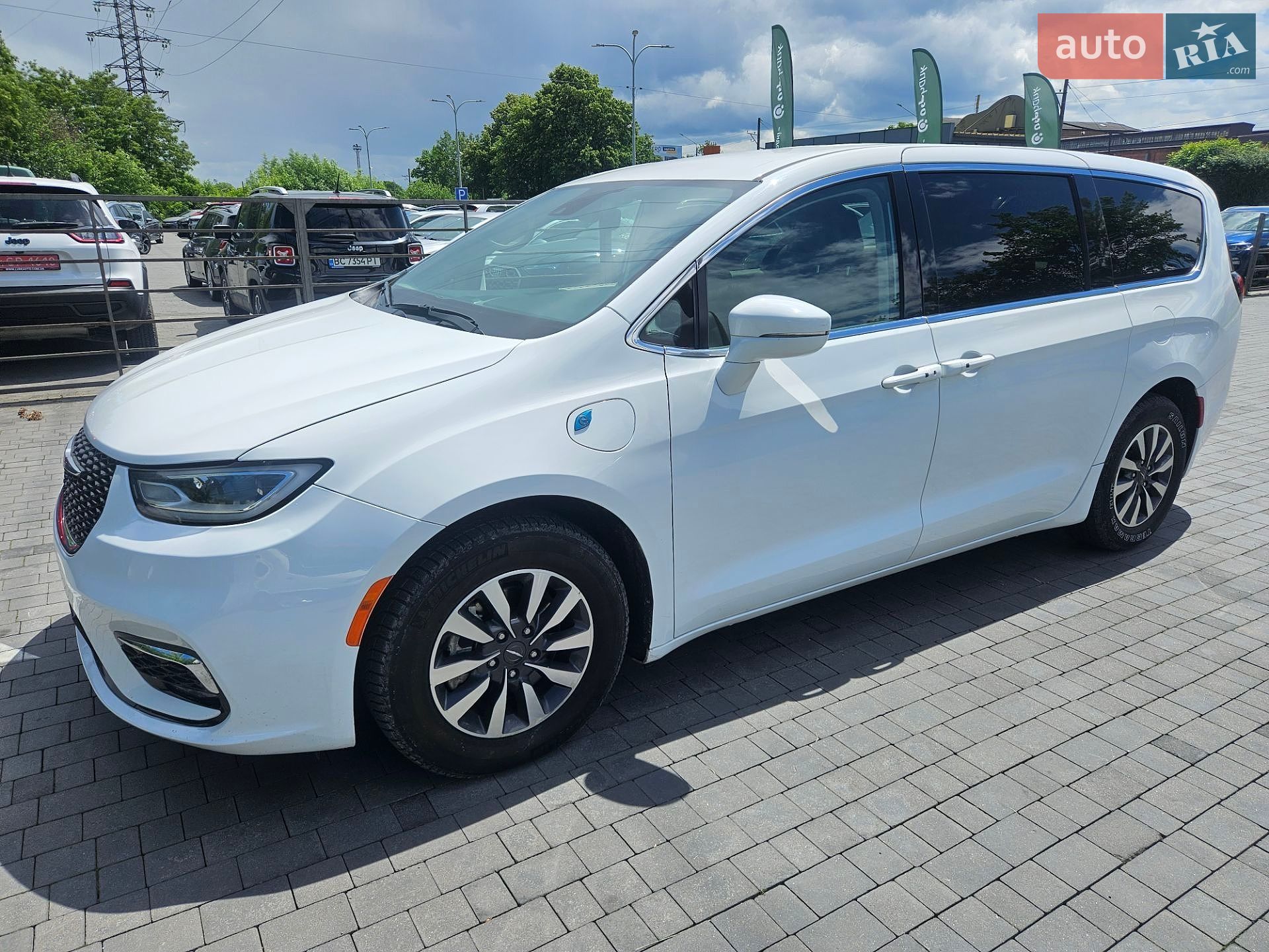 Chrysler Pacifica 2022 VIN 2C4RC1L71NR164223 фото оголошення 4 з 15