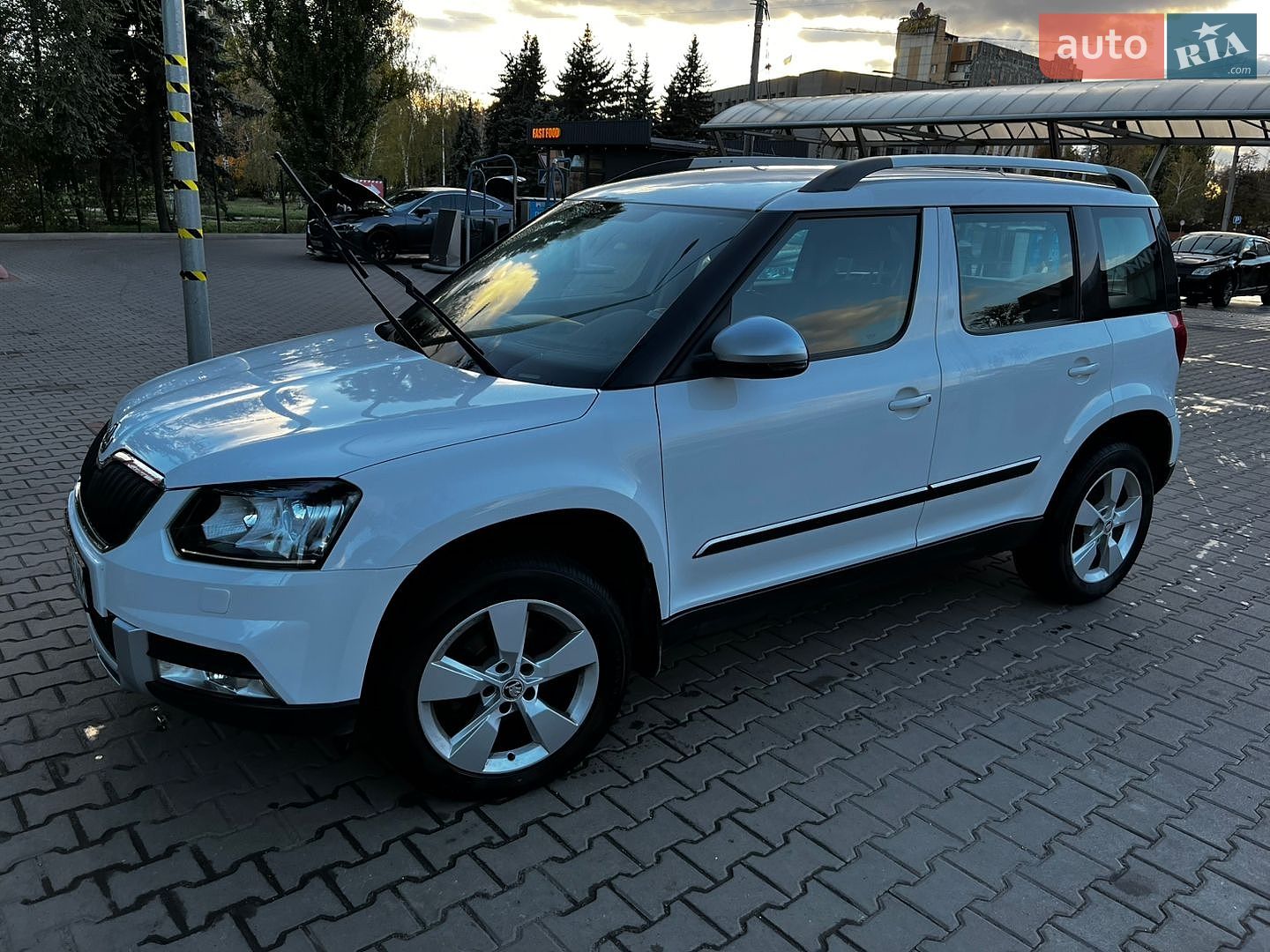 Skoda Yeti 2015 VIN TMBLC75L8F6077012 фото оголошення 7 з 28