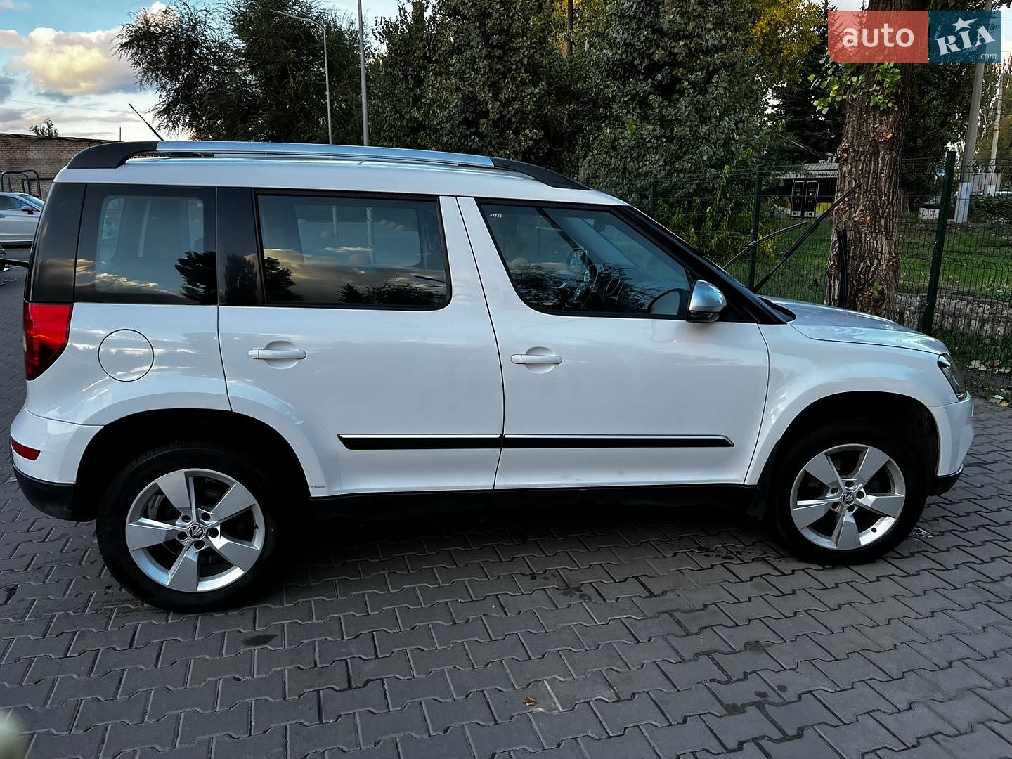 Skoda Yeti 2015 VIN TMBLC75L8F6077012 фото оголошення 5 з 28