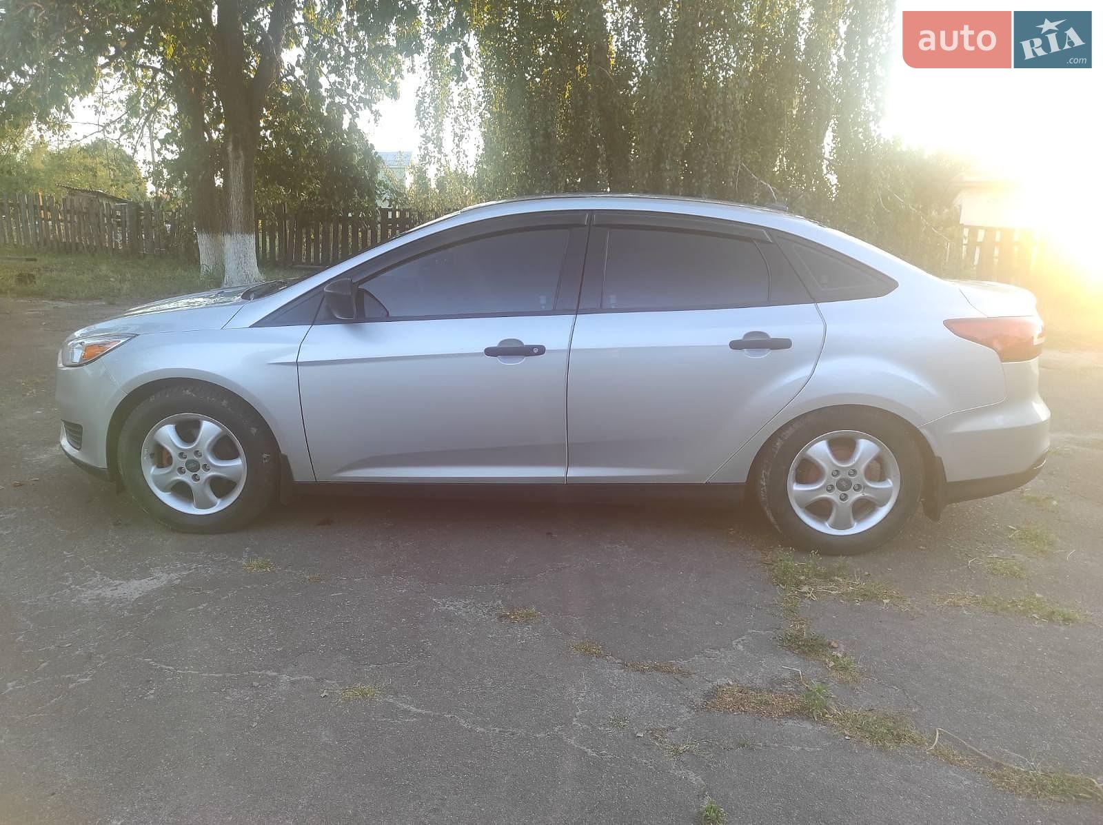 Ford Focus 2016 VIN 1FADP3E23GL305547 фото оголошення 6 з 10