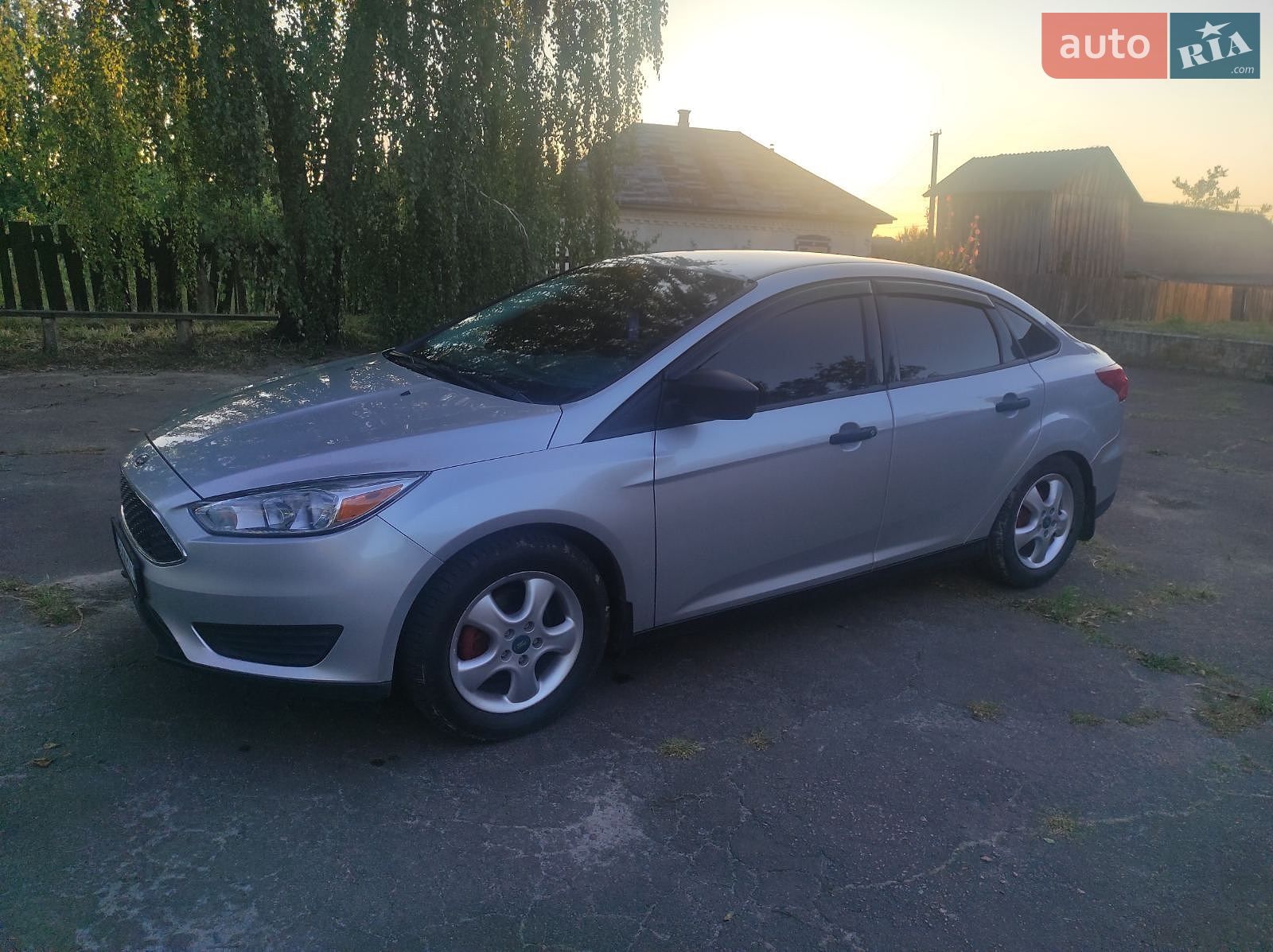 Ford Focus 2016 VIN 1FADP3E23GL305547 фото оголошення 5 з 10