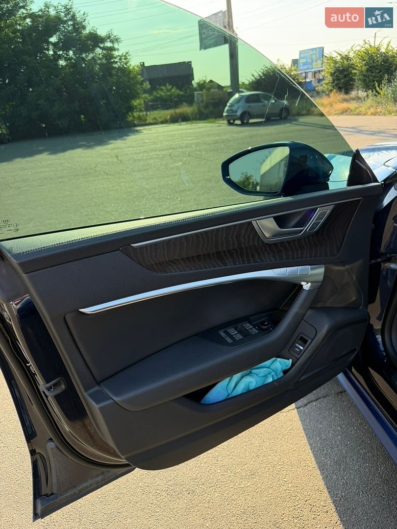 Audi A7 Sportback 2019 VIN WAUR2AF20KN090852 фото оголошення 10 з 19