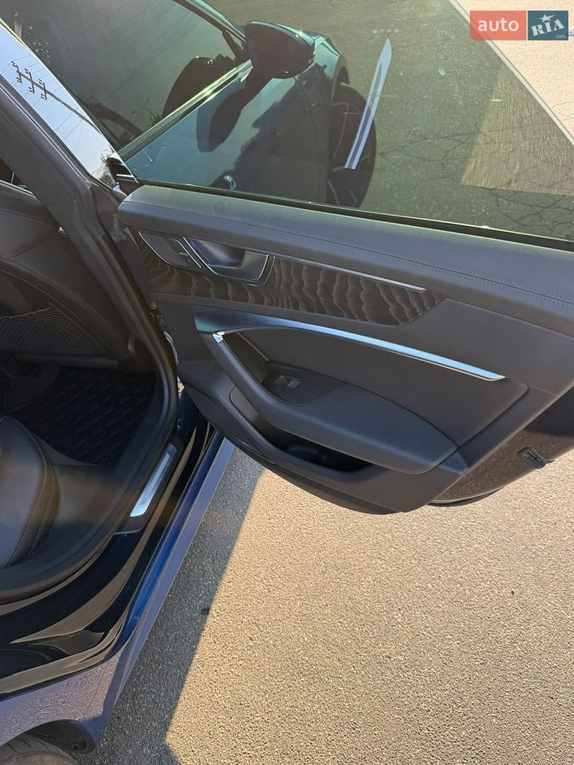 Audi A7 Sportback 2019 VIN WAUR2AF20KN090852 фото оголошення 17 з 19