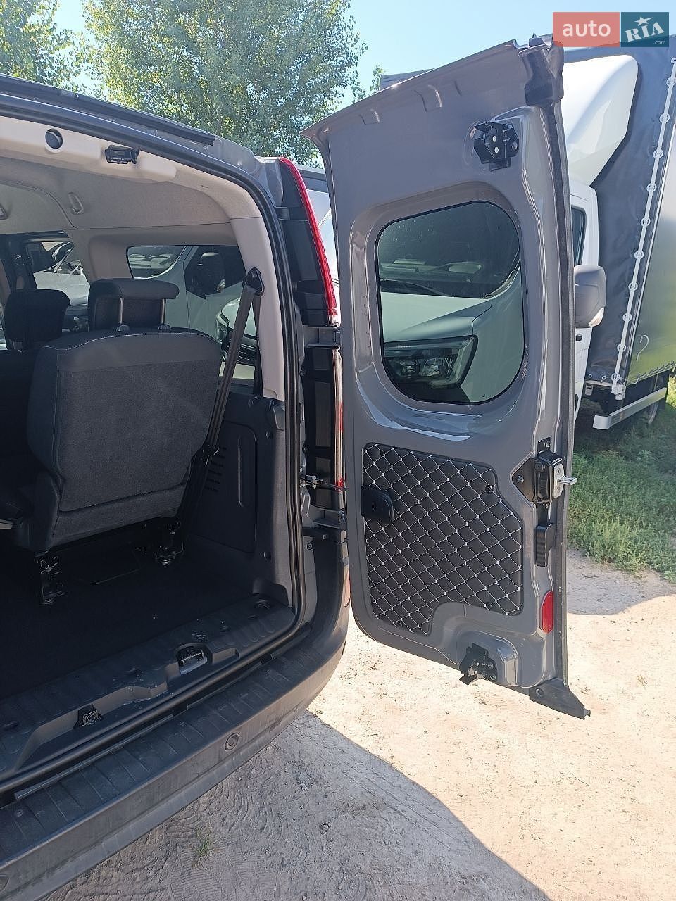 Renault Kangoo 2016 VIN VF1KW08H552672147 фото оголошення 22 з 44
