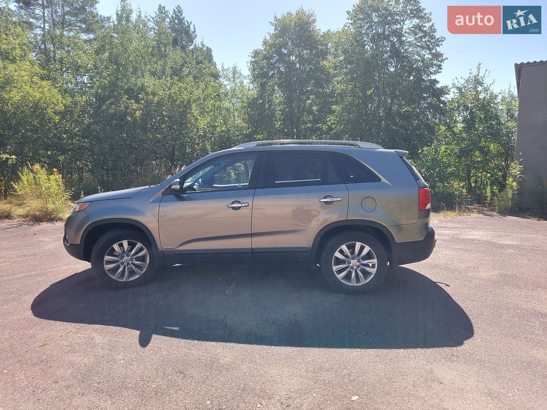 Kia Sorento 2011 VIN KNAKU814DB5177997 фото оголошення 2 з 5