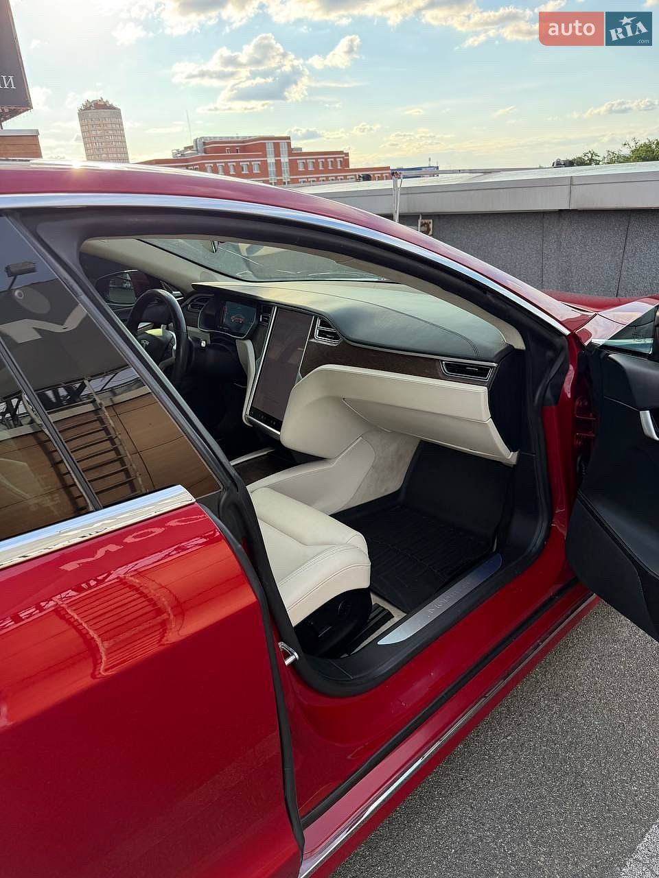Tesla Model S 2018 VIN 5YJSA1E27JF244608 фото оголошення 15 з 35