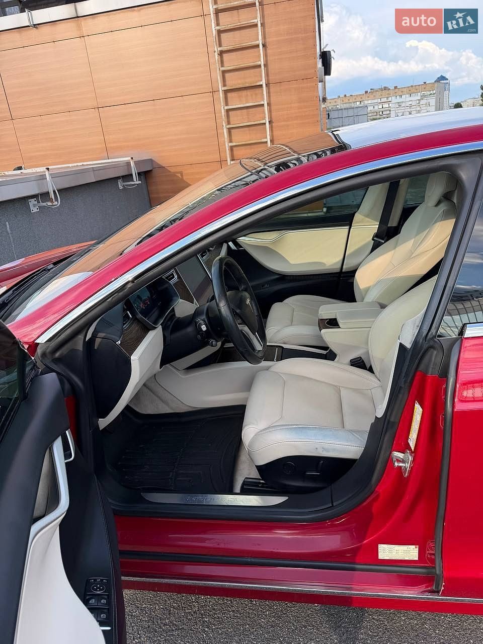 Tesla Model S 2018 VIN 5YJSA1E27JF244608 фото оголошення 17 з 35