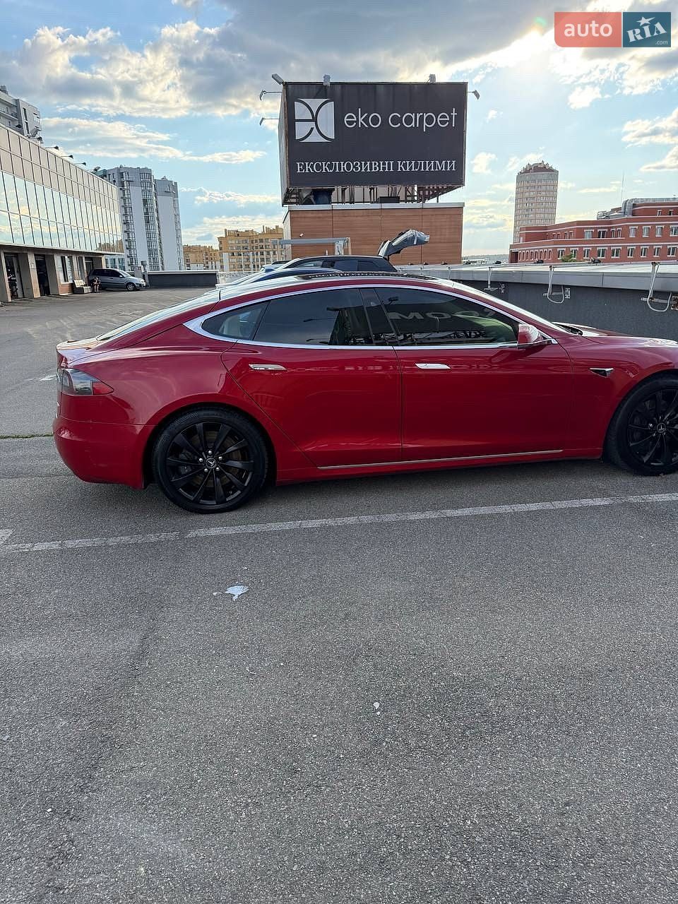 Tesla Model S 2018 VIN 5YJSA1E27JF244608 фото оголошення 4 з 35