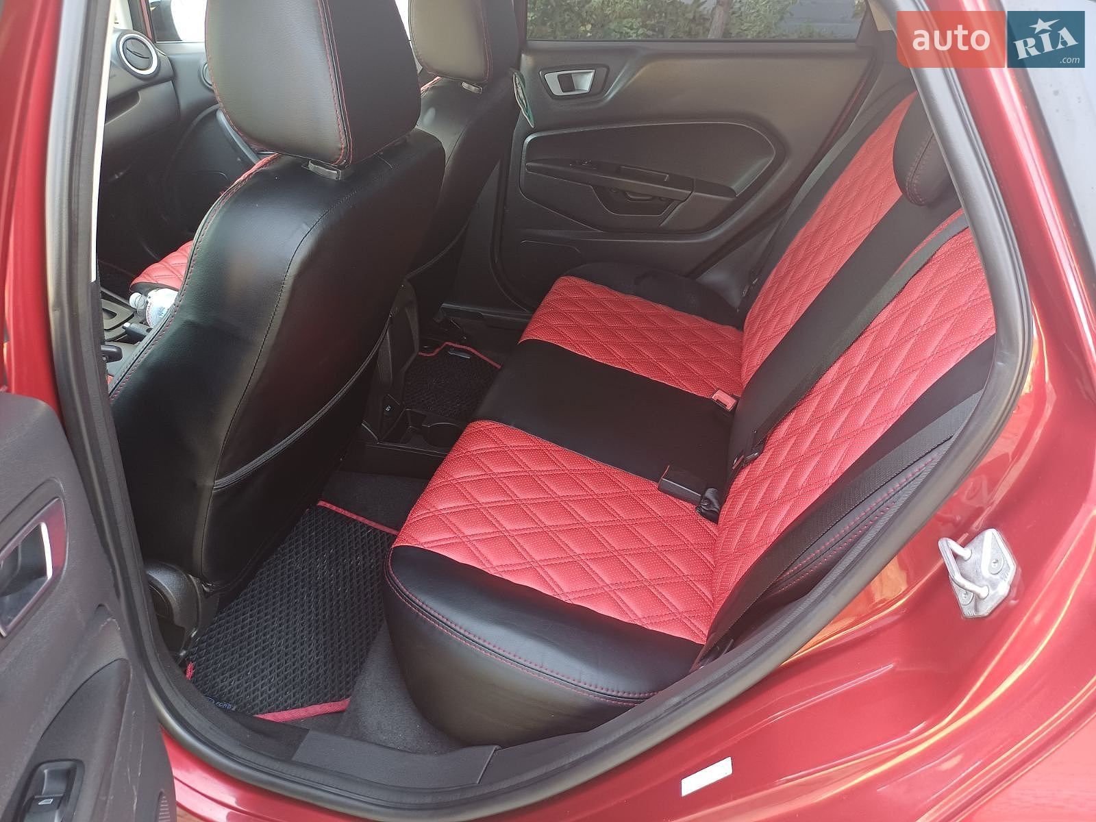 Ford Fiesta 2014 VIN 3FADP4BJ3EM215876 фото оголошення 4 з 8
