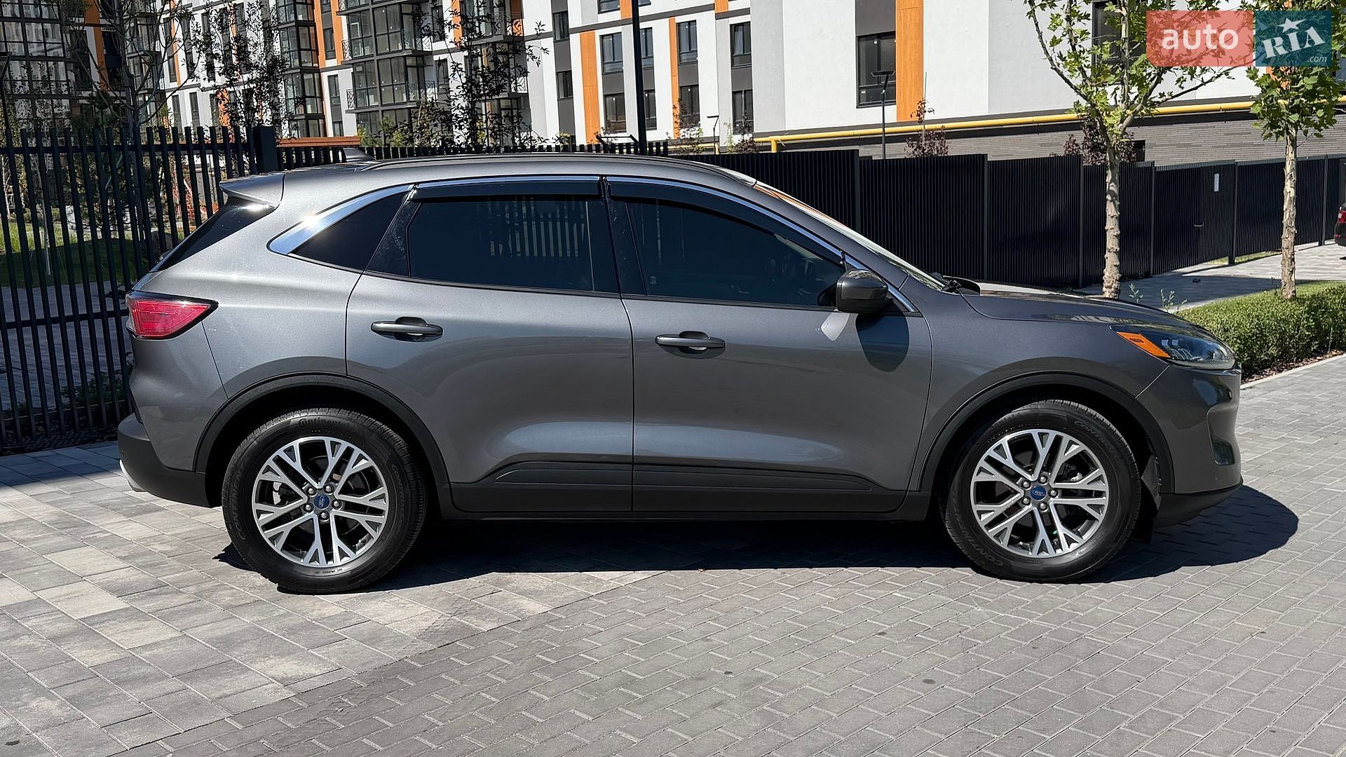 Ford Escape 2021 VIN 1FMCU0CZ9MUA77102 фото оголошення 2 з 52