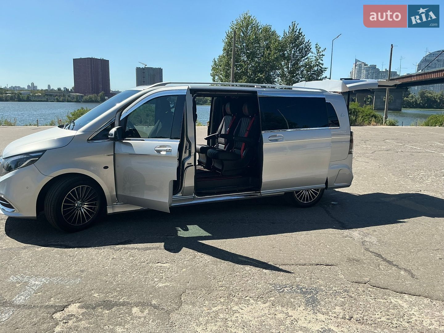 Mercedes-Benz V-Class 2022 VIN W1V44760513962308 фото оголошення 3 з 34