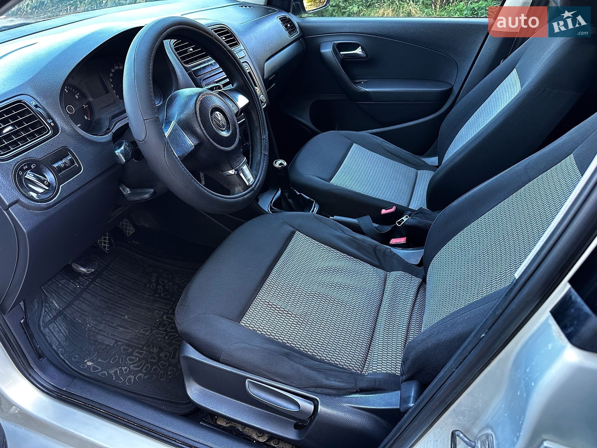 Volkswagen Polo 2011 VIN XW8ZZZ61ZCG010917 фото оголошення 11 з 19