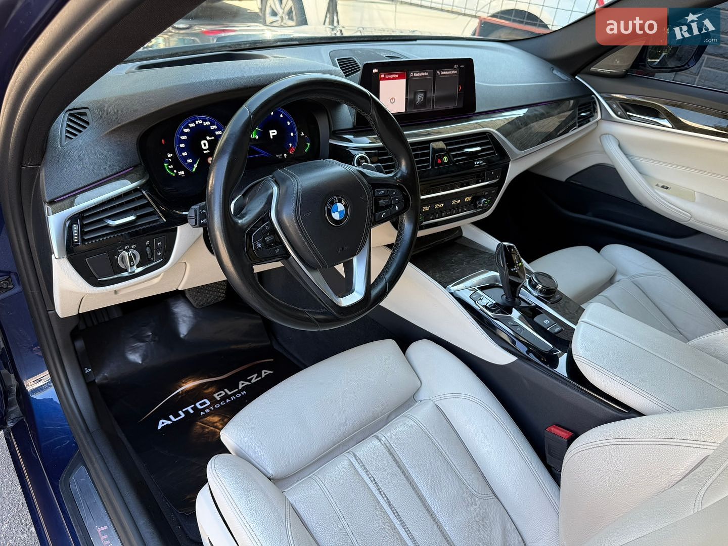 BMW 5 Series 2019 VIN WBAJE5C59KBM76990 фото оголошення 6 з 41