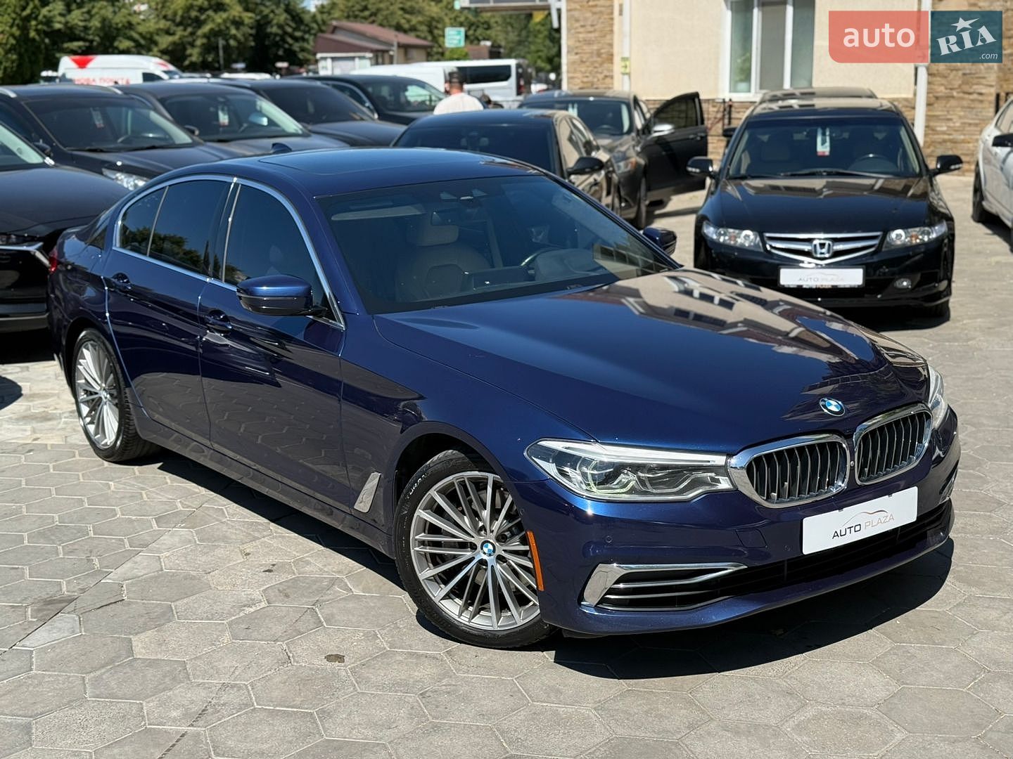 BMW 5 Series 2019 VIN WBAJE5C59KBM76990 фото оголошення 8 з 41