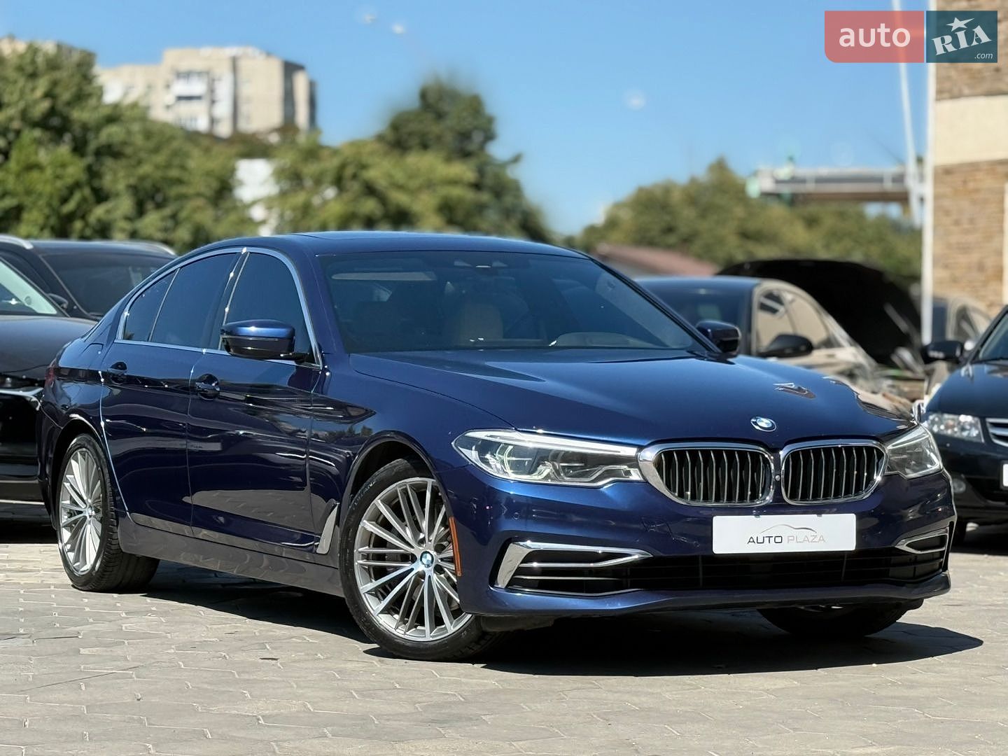 BMW 5 Series 2019 VIN WBAJE5C59KBM76990 фото оголошення 3 з 41