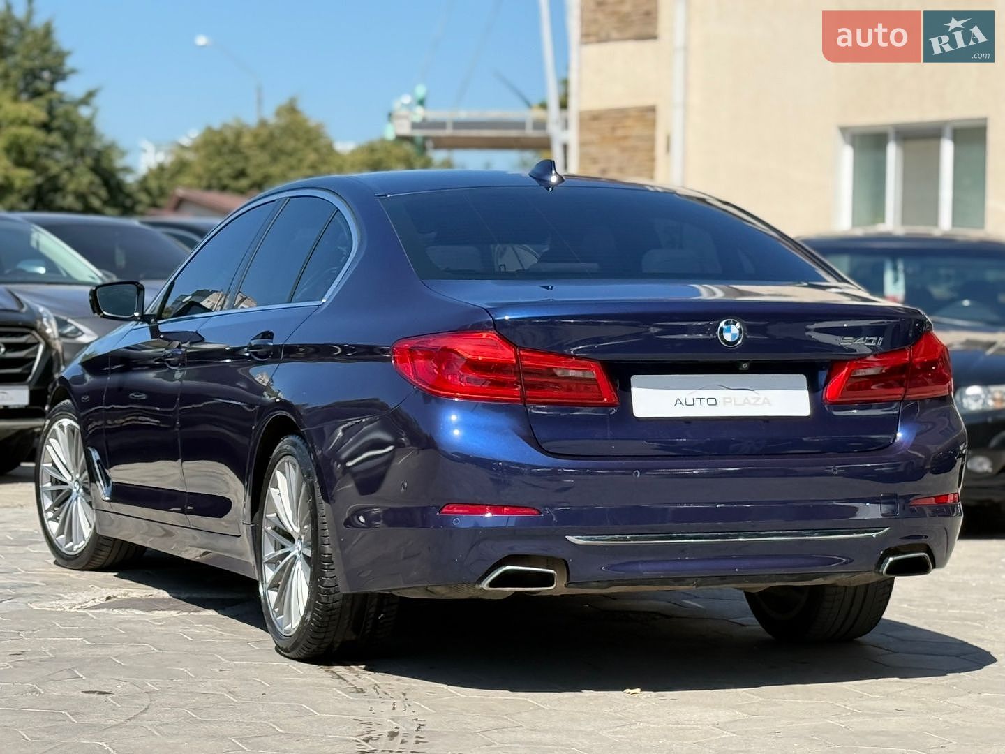 BMW 5 Series 2019 VIN WBAJE5C59KBM76990 фото оголошення 4 з 41