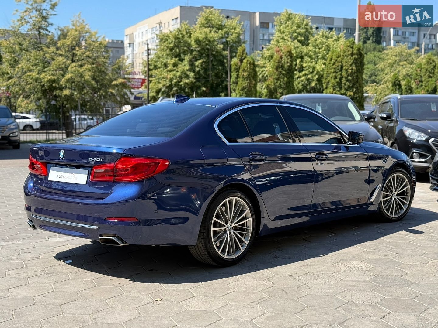 BMW 5 Series 2019 VIN WBAJE5C59KBM76990 фото оголошення 16 з 41