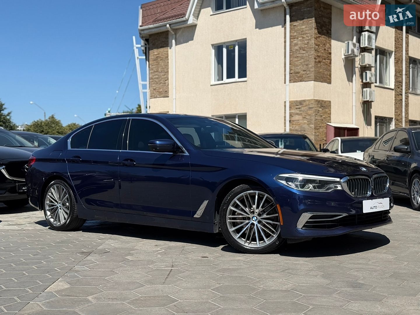 BMW 5 Series 2019 VIN WBAJE5C59KBM76990 фото оголошення 10 з 41