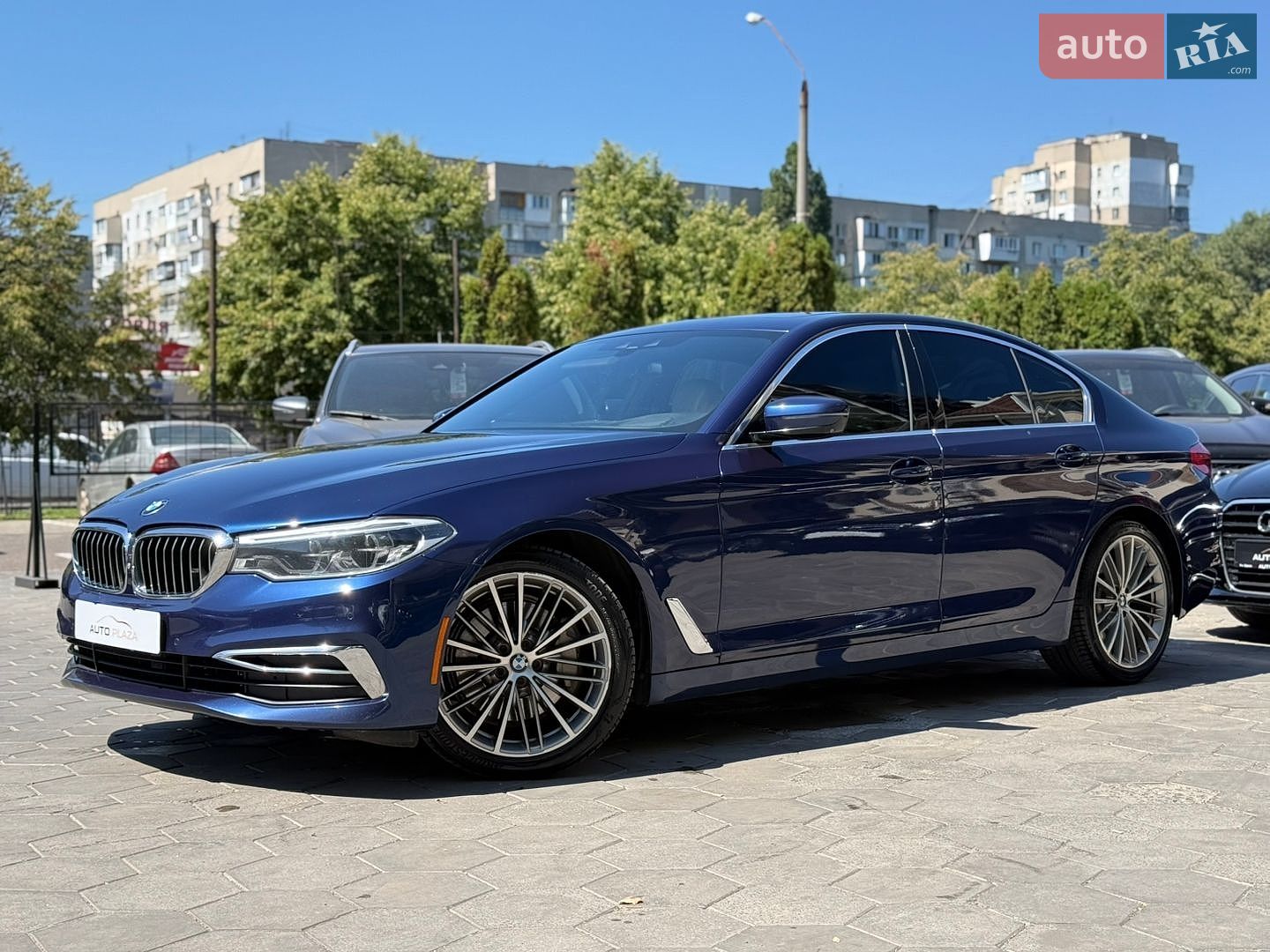 BMW 5 Series 2019 VIN WBAJE5C59KBM76990 фото оголошення 13 з 41