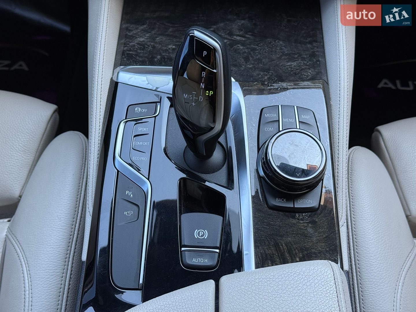 BMW 5 Series 2019 VIN WBAJE5C59KBM76990 фото оголошення 27 з 41
