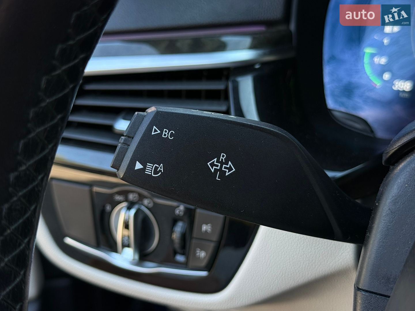 BMW 5 Series 2019 VIN WBAJE5C59KBM76990 фото оголошення 34 з 41