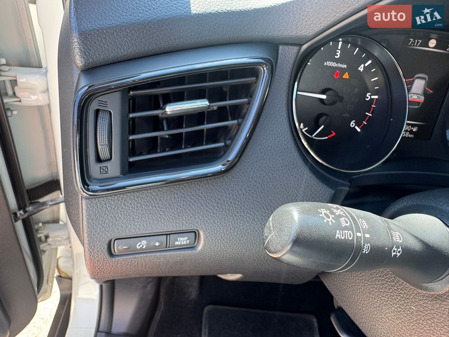 Nissan X-Trail 2017 VIN JN1TCAT32U0112451 фото оголошення 14 з 19