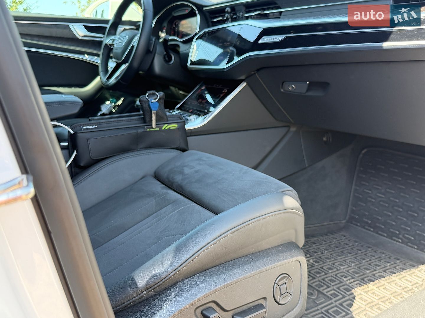 Audi A6 2022 VIN WAUZZZF25NN033674 фото оголошення 13 з 19