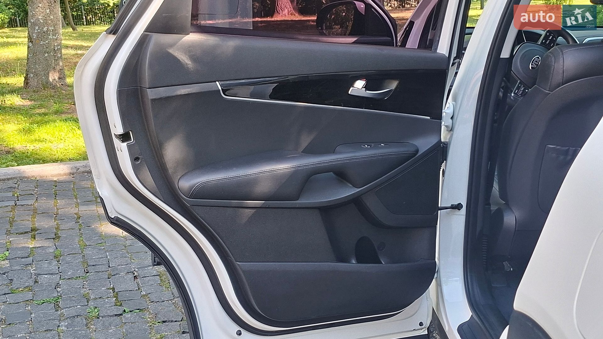 Kia Sorento 2018 VIN KNAPG81BDKA533419 фото оголошення 35 з 118