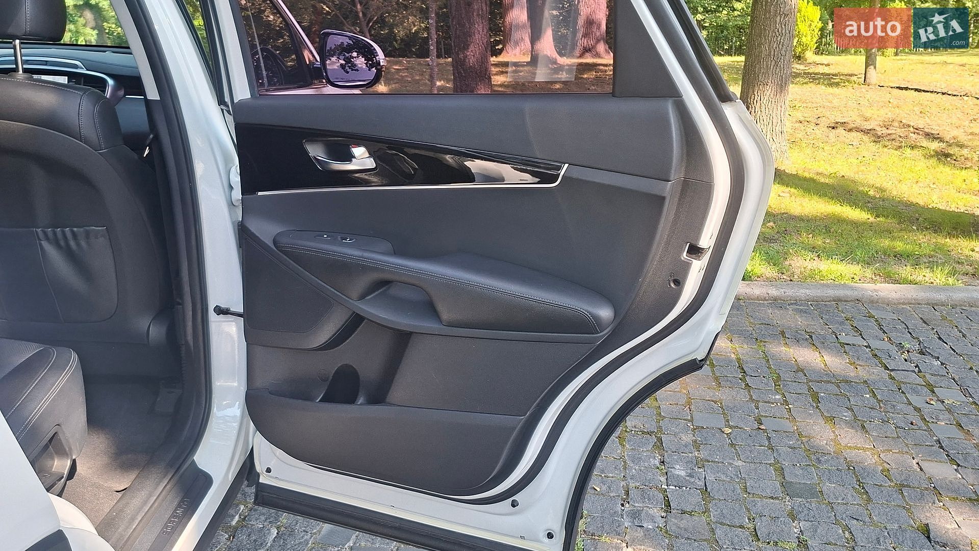 Kia Sorento 2018 VIN KNAPG81BDKA533419 фото оголошення 37 з 118