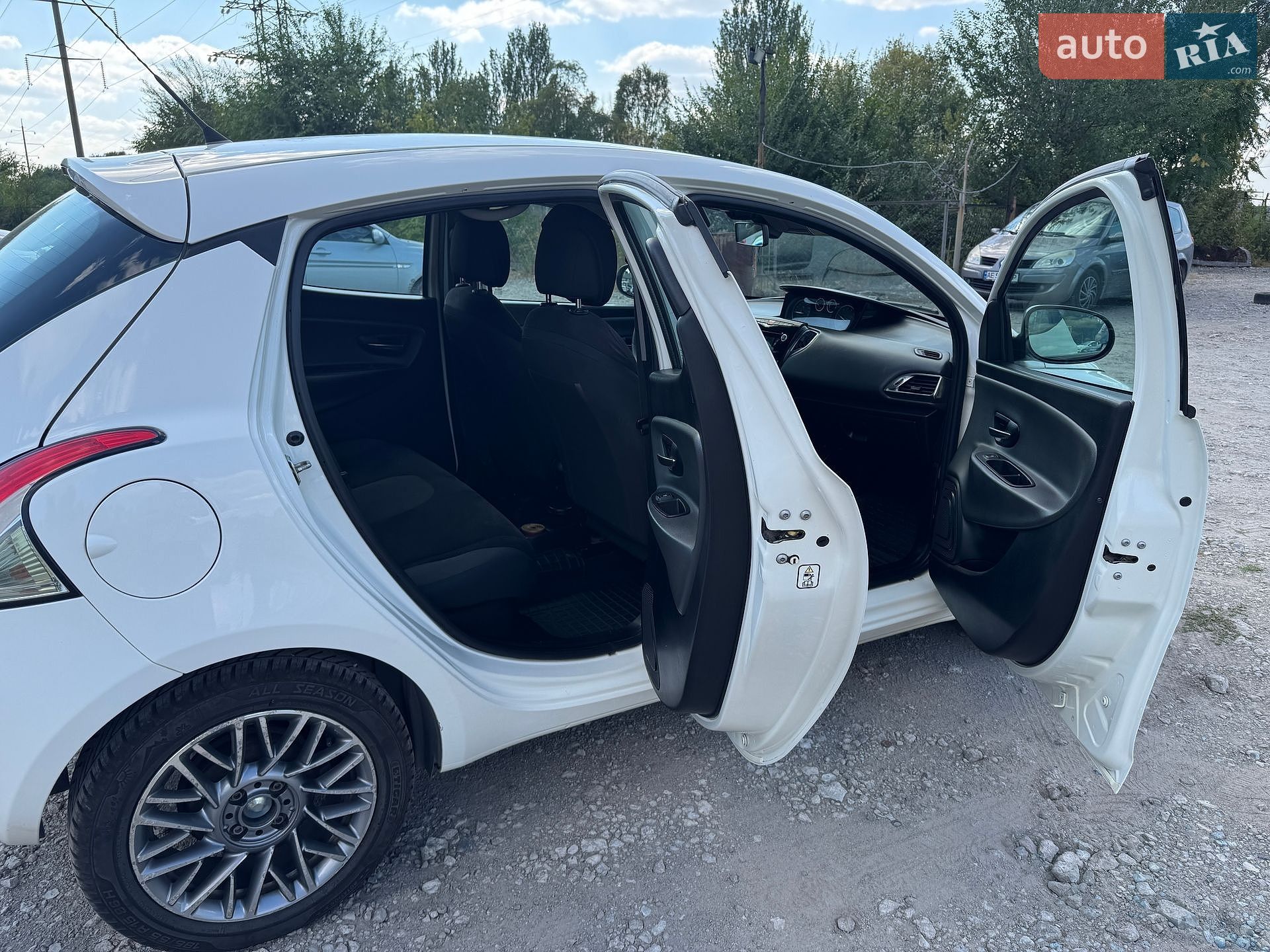 Lancia Ypsilon 2012 VIN ZLA31200005076732 фото оголошення 2 з 6