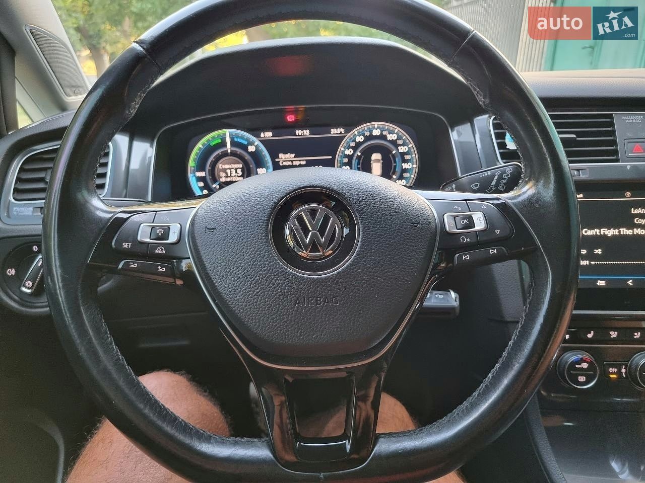 Volkswagen e-Golf 2017 VIN WVWZZZAUZJW901483 фото оголошення 3 з 30