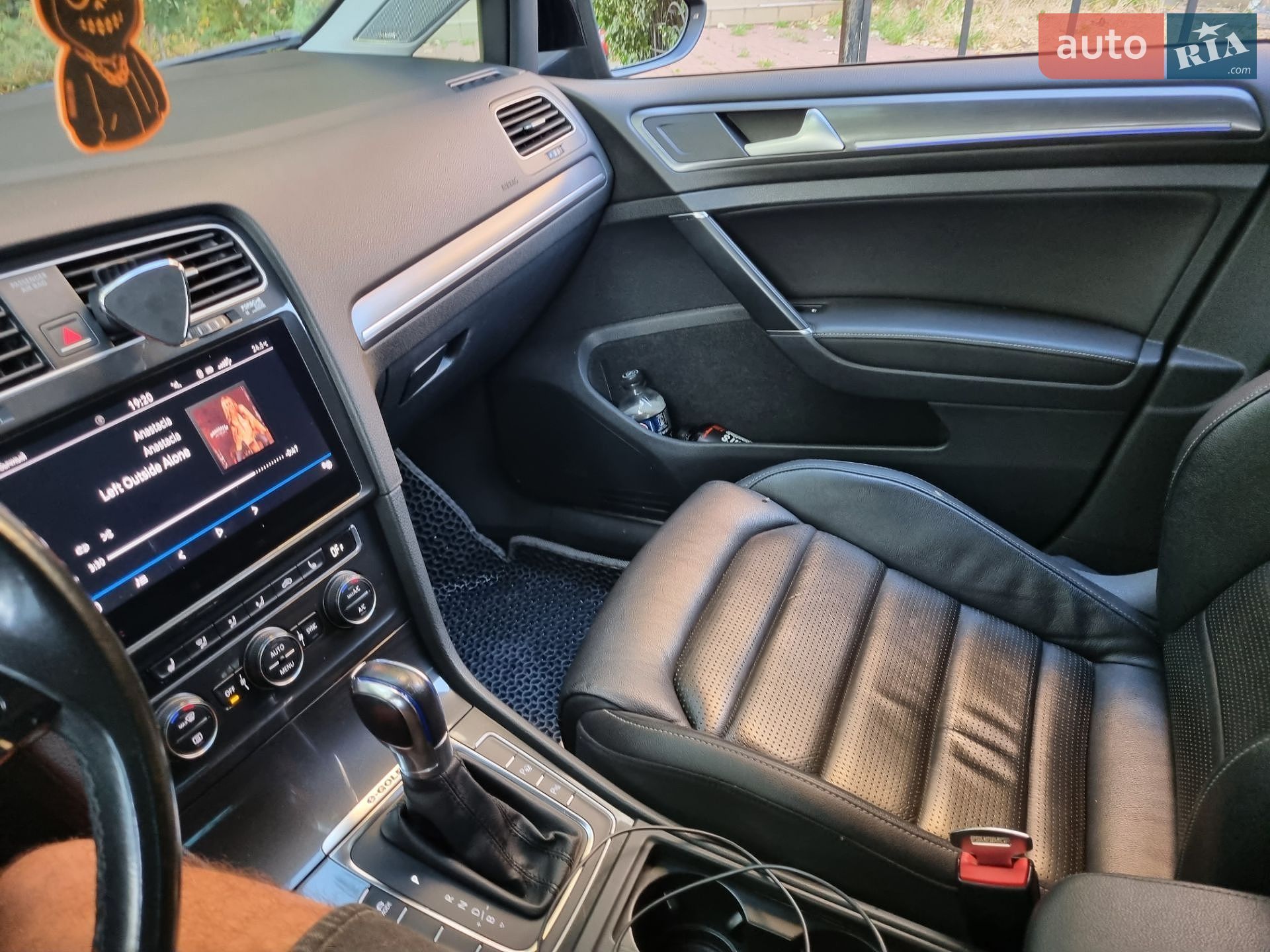 Volkswagen e-Golf 2017 VIN WVWZZZAUZJW901483 фото оголошення 14 з 30
