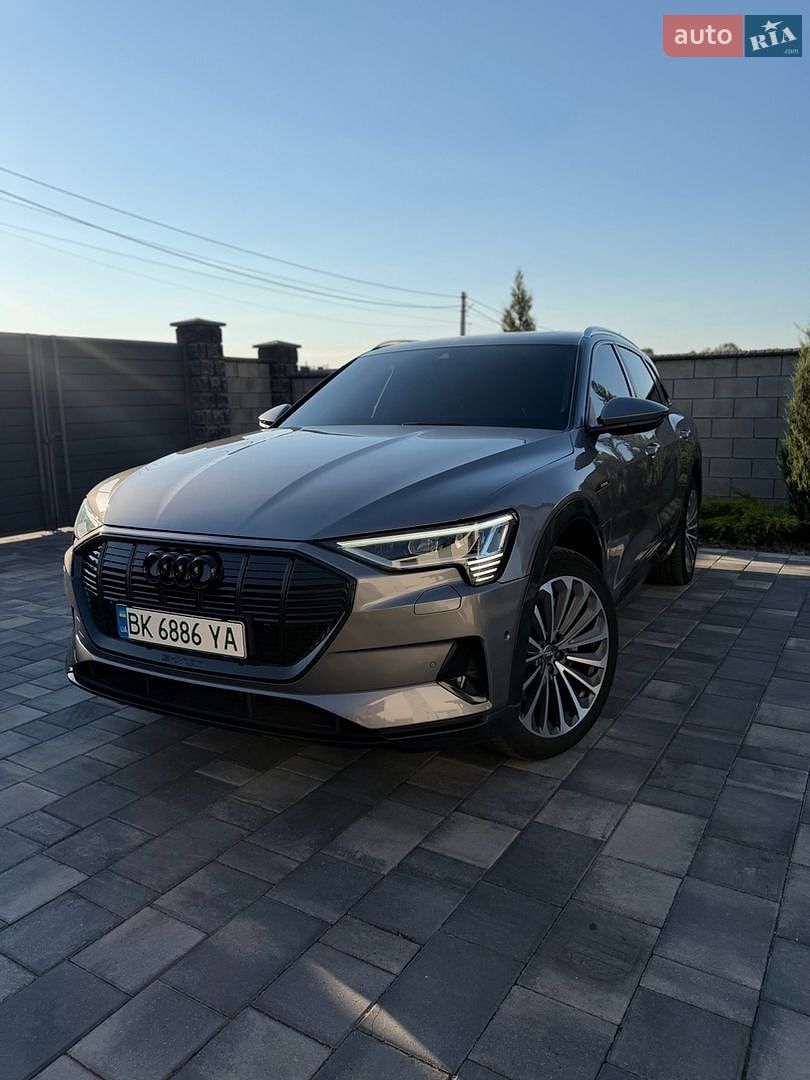 Audi e-tron 2019 VIN WAUZZZGE2KB017664 фото оголошення 2 з 31