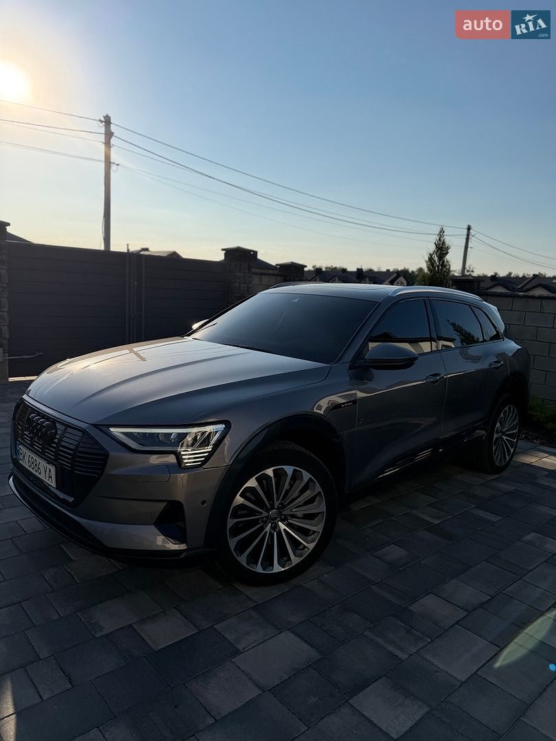 Audi e-tron 2019 VIN WAUZZZGE2KB017664 фото оголошення 4 з 31